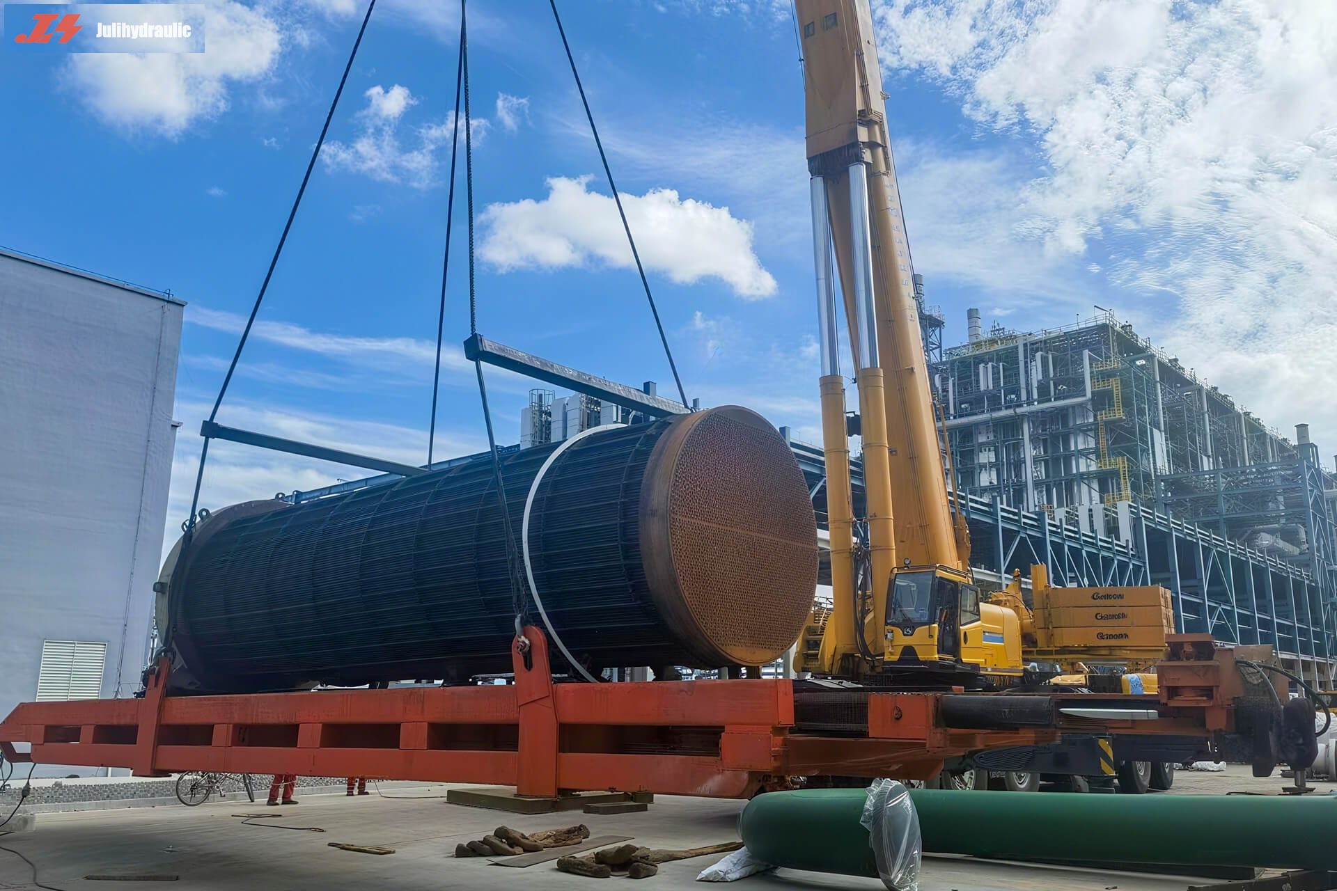 Condenser and heat exchanger bundle maintenance